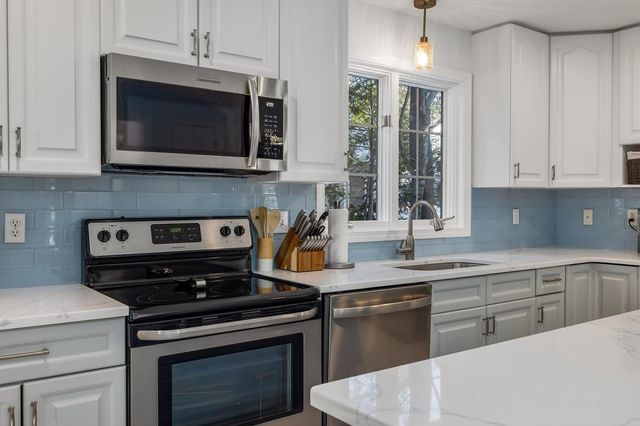 9 Captain's Way, Exeter, NH 03833