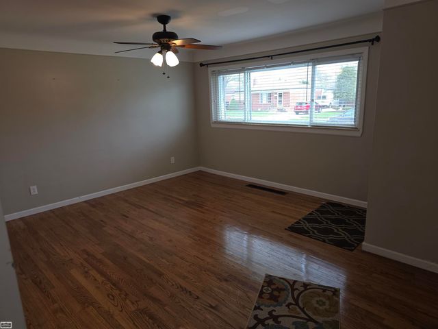 31257 Burton Street, Saint Clair Shores, MI 48082