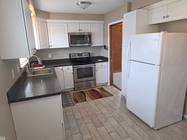 31257 Burton Street, Saint Clair Shores, MI 48082