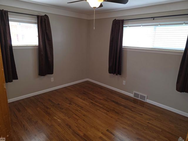 31257 Burton Street, Saint Clair Shores, MI 48082