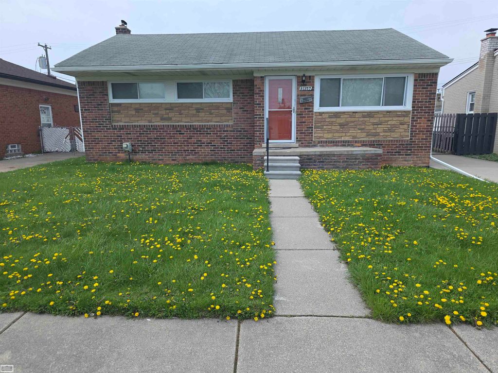 31257 Burton Street, Saint Clair Shores, MI 48082