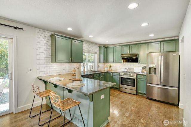 6551 17th Ave Avenue SW, Seattle, WA 98106