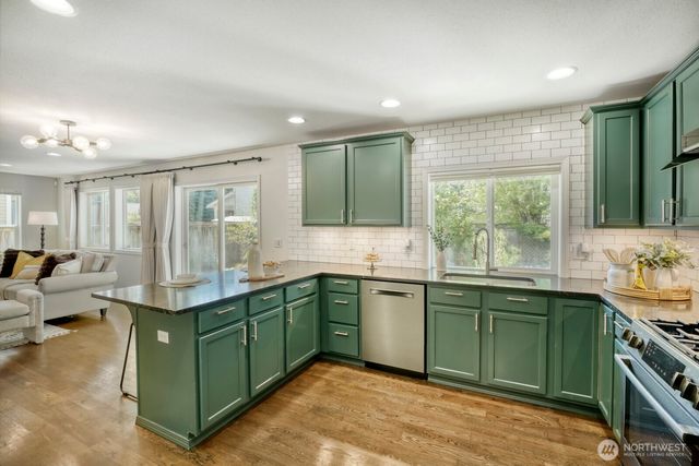 6551 17th Ave Avenue SW, Seattle, WA 98106