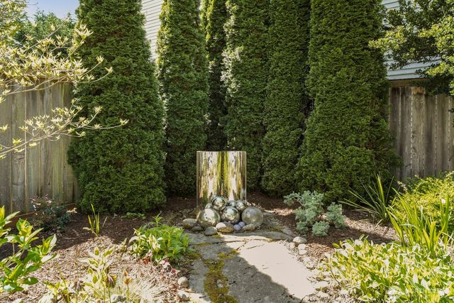 6551 17th Ave Avenue SW, Seattle, WA 98106