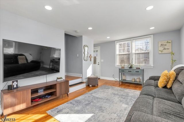 1 Myrtle St, Cranford Twp., NJ 07016