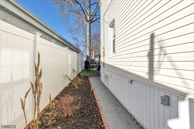 1 Myrtle St, Cranford Twp., NJ 07016