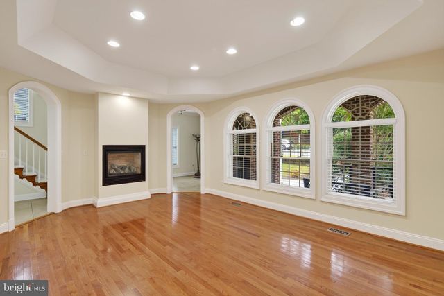 7705 MAGARITY RD, Falls Church, VA 22043