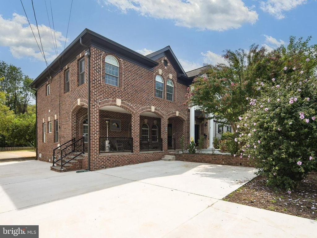 7705 MAGARITY RD, Falls Church, VA 22043
