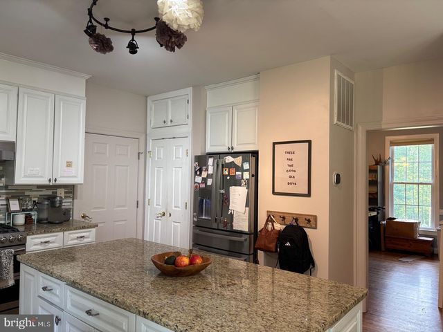 48 OLD CREEKSIDE RD, Fredericksburg, VA 22405