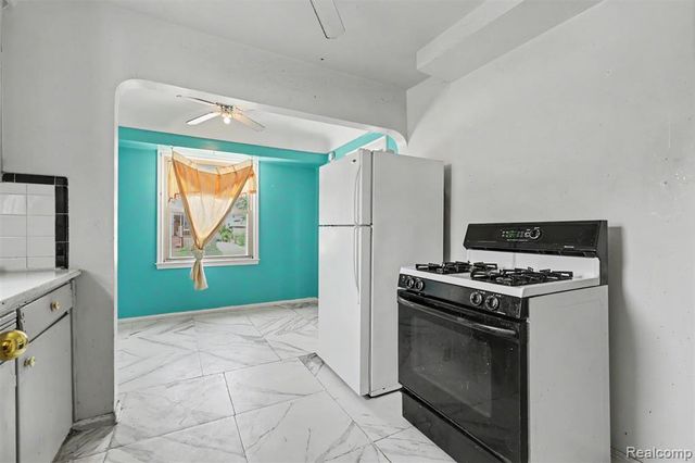 1423 Cicotte Avenue, Lincoln Park, MI 48146