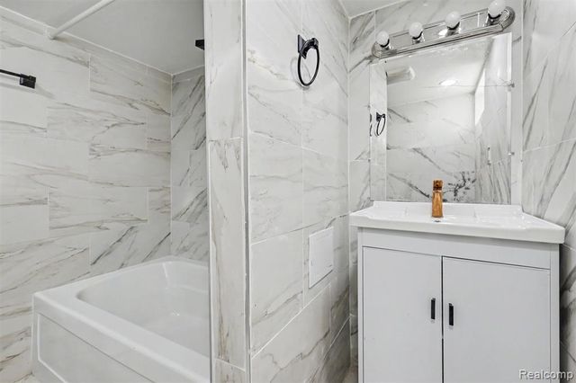 1423 Cicotte Avenue, Lincoln Park, MI 48146