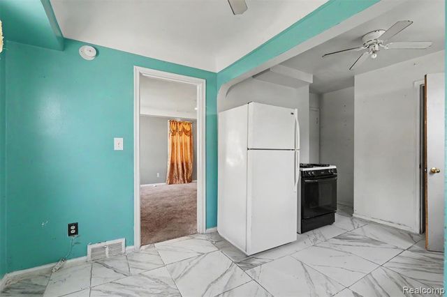 1423 Cicotte Avenue, Lincoln Park, MI 48146