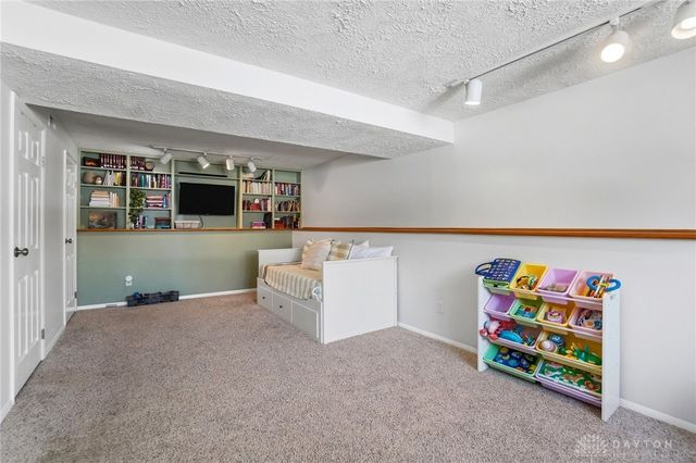 2211 Manton Drive, Miamisburg, OH 45342