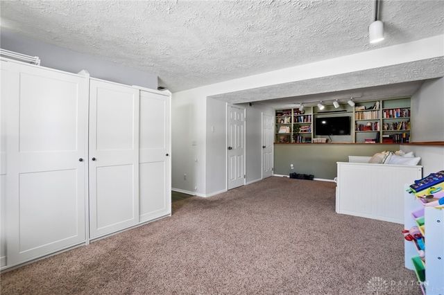 2211 Manton Drive, Miamisburg, OH 45342