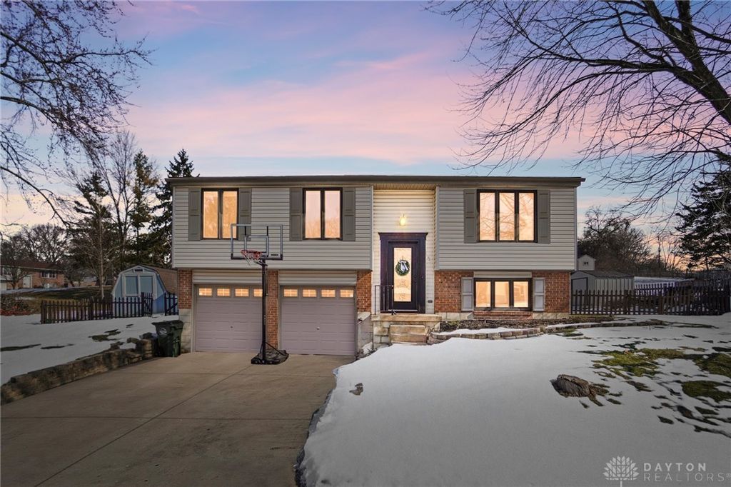 2211 Manton Drive, Miamisburg, OH 45342