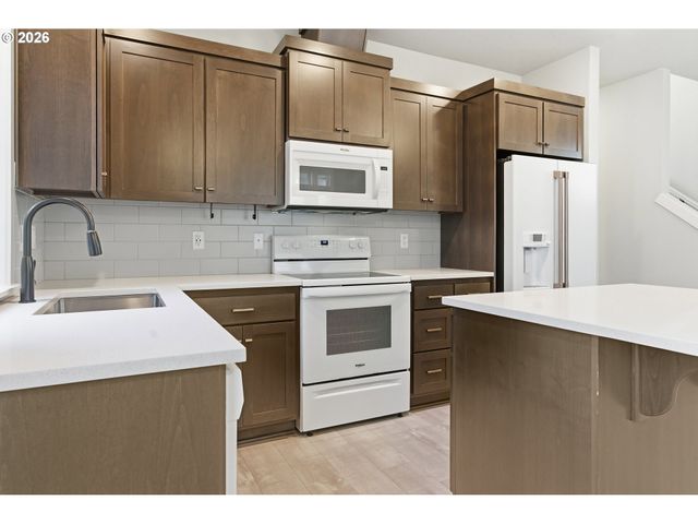 1811 COUSTEAU Loop Se, Salem, OR 97302