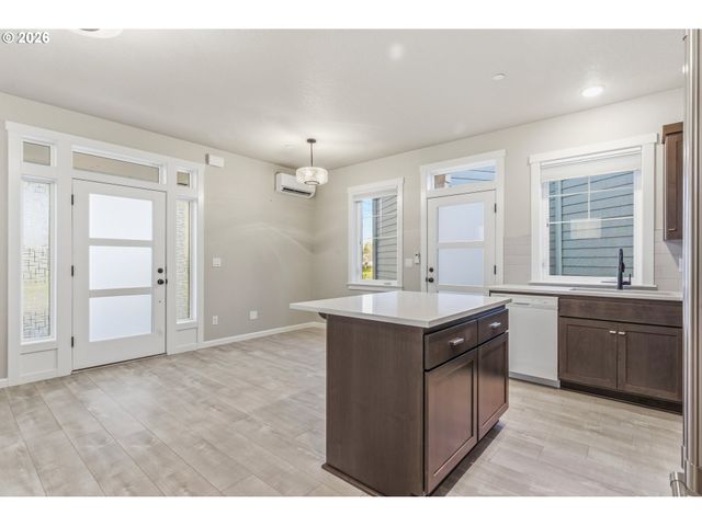 1811 COUSTEAU Loop Se, Salem, OR 97302