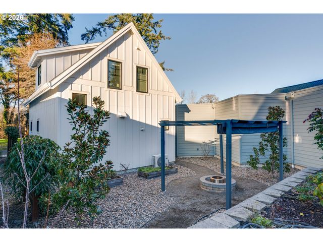 1811 COUSTEAU Loop Se, Salem, OR 97302