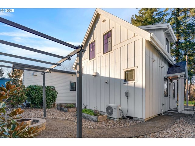 1811 COUSTEAU Loop Se, Salem, OR 97302