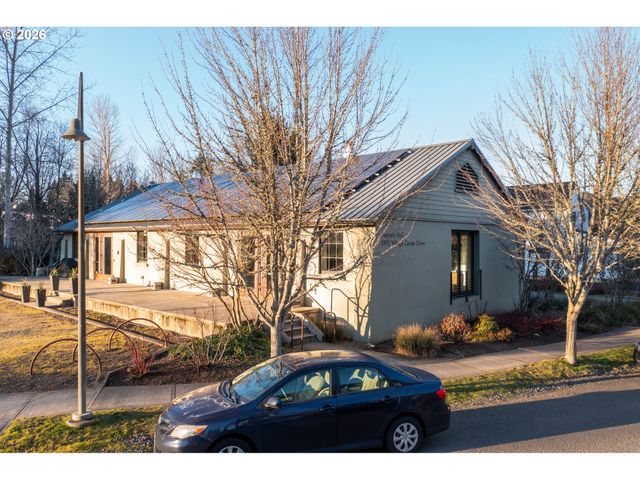 1811 COUSTEAU Loop Se, Salem, OR 97302