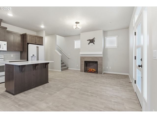 1811 COUSTEAU Loop Se, Salem, OR 97302