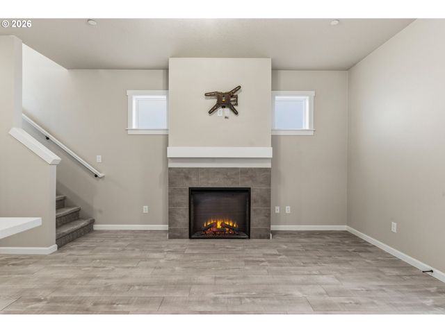 1811 COUSTEAU Loop Se, Salem, OR 97302