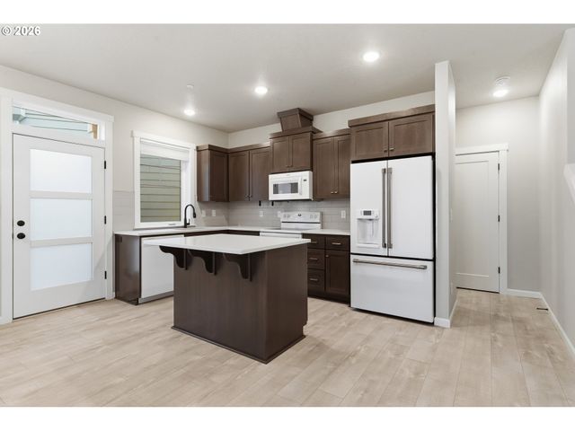 1811 COUSTEAU Loop Se, Salem, OR 97302