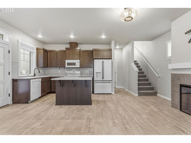 1811 COUSTEAU Loop Se, Salem, OR 97302