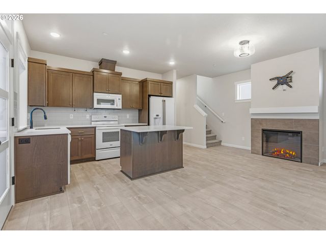 1811 COUSTEAU Loop Se, Salem, OR 97302