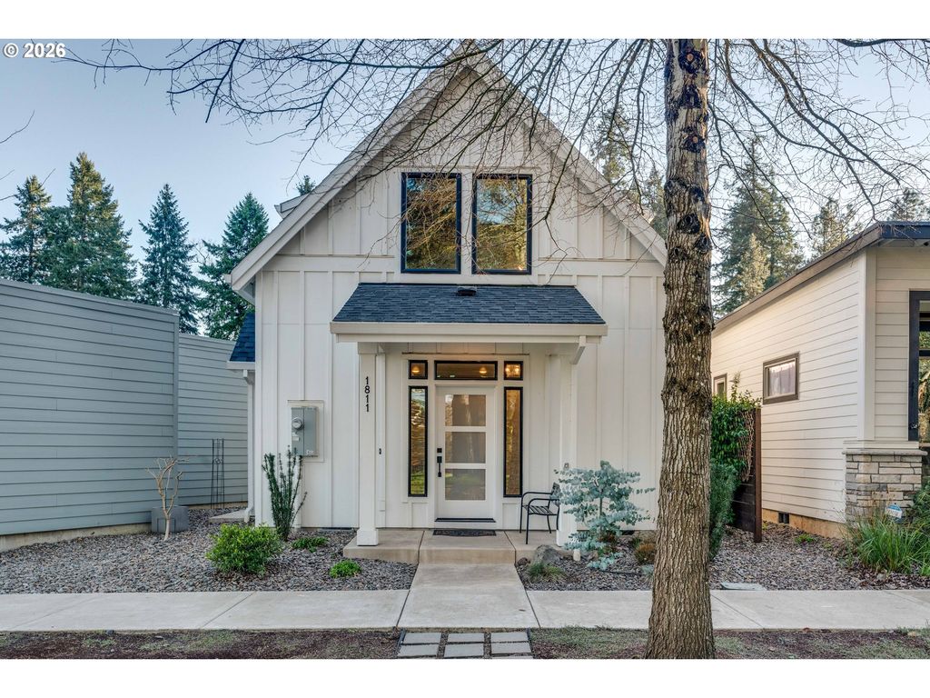 1811 COUSTEAU Loop Se, Salem, OR 97302