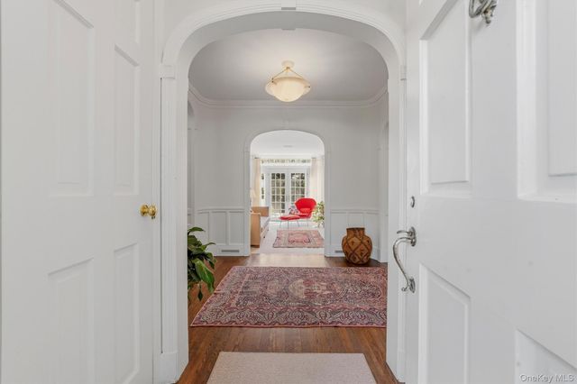 6 Hillair Circle, White Plains, NY 10605