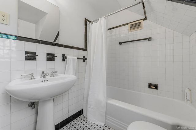 6 Hillair Circle, White Plains, NY 10605