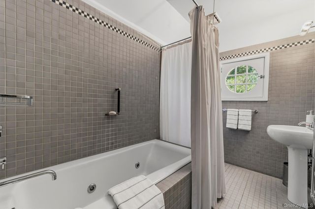 6 Hillair Circle, White Plains, NY 10605