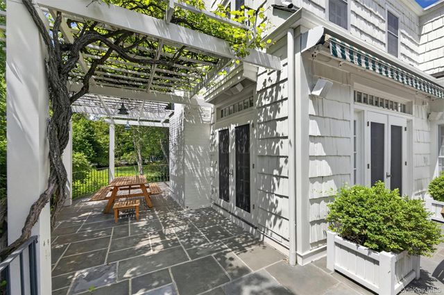 6 Hillair Circle, White Plains, NY 10605