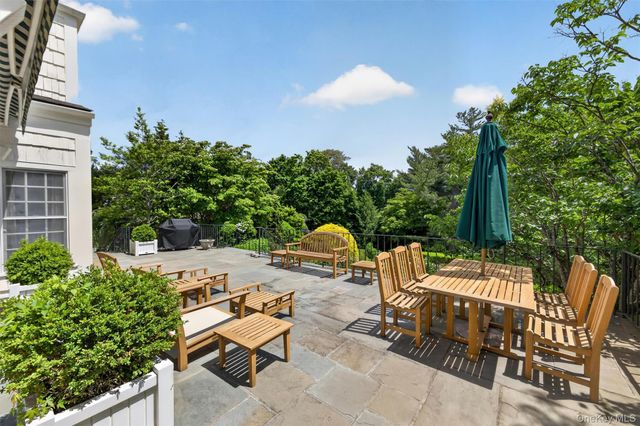 6 Hillair Circle, White Plains, NY 10605