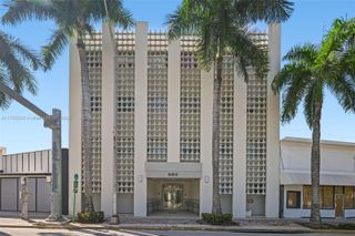 960 W 41st St, Miami Beach, FL 33140