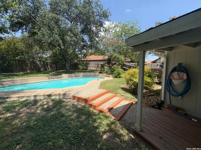 14527 Waddesdon Bluff, San Antonio, TX 78233
