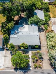 2072 Chalomar Rd, Concord, CA 94518