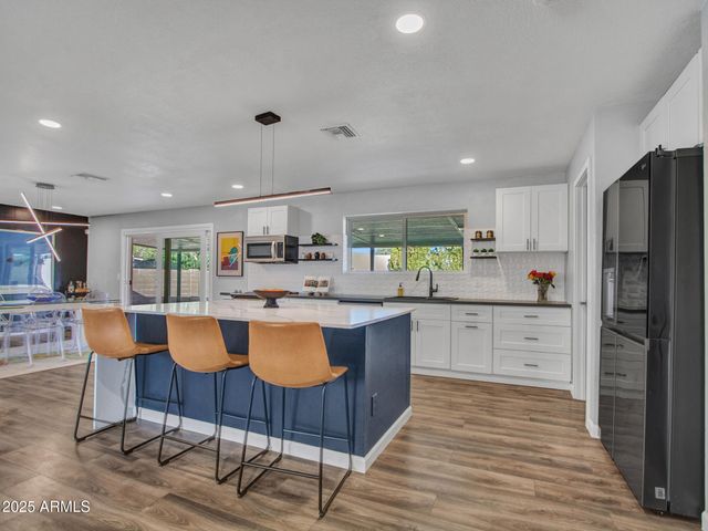 3010 E YUCCA Street, Phoenix, AZ 85028