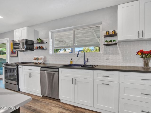 3010 E YUCCA Street, Phoenix, AZ 85028