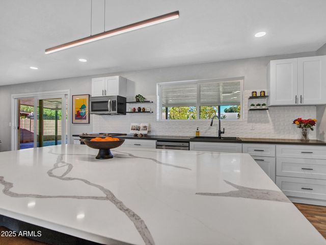 3010 E YUCCA Street, Phoenix, AZ 85028