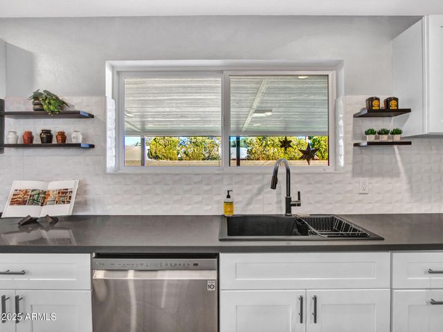 3010 E YUCCA Street, Phoenix, AZ 85028