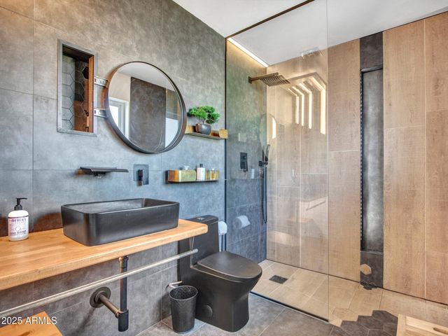 3010 E YUCCA Street, Phoenix, AZ 85028