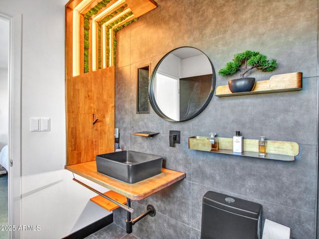 3010 E YUCCA Street, Phoenix, AZ 85028