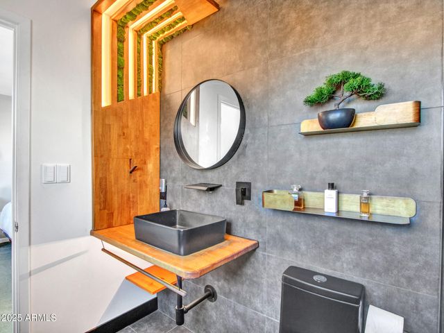 3010 E YUCCA Street, Phoenix, AZ 85028