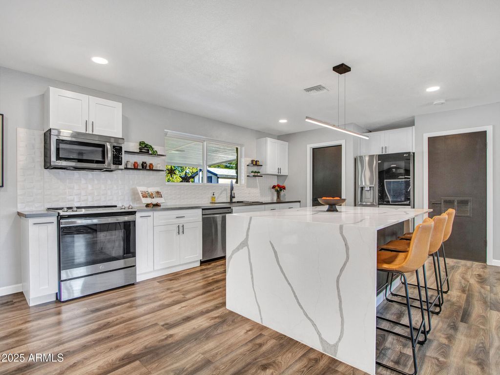 3010 E YUCCA Street, Phoenix, AZ 85028