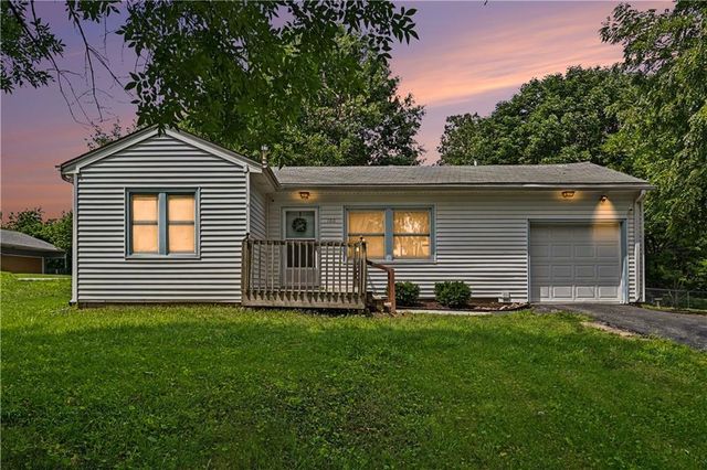 100 NE 73rd Street, Gladstone, MO 64118