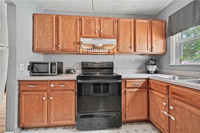 100 NE 73rd Street, Gladstone, MO 64118