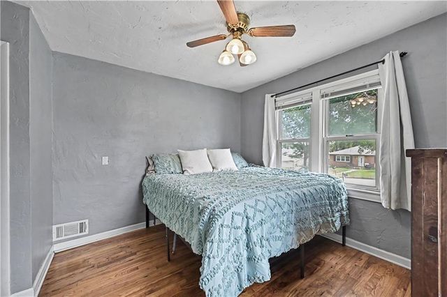 100 NE 73rd Street, Gladstone, MO 64118