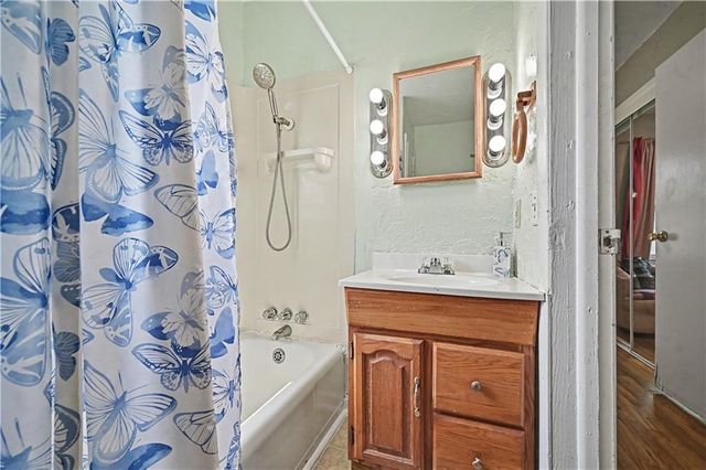 100 NE 73rd Street, Gladstone, MO 64118